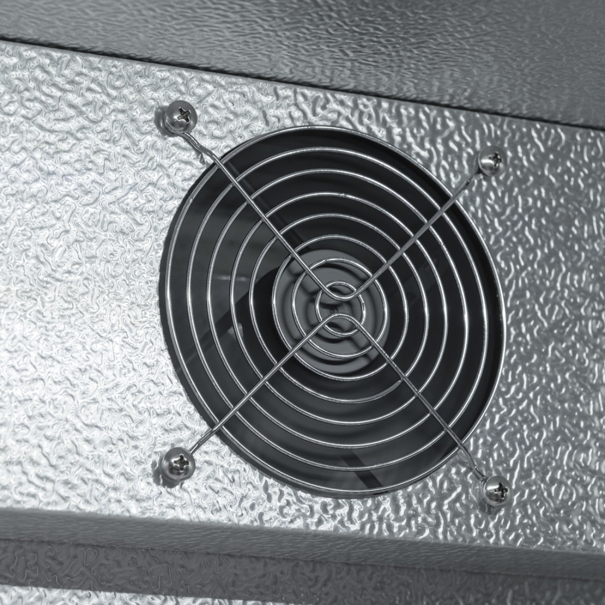 Detail view of the Prodis bottle cooler’s internal cooling fan, supporting consistent airflow and stable temperature control